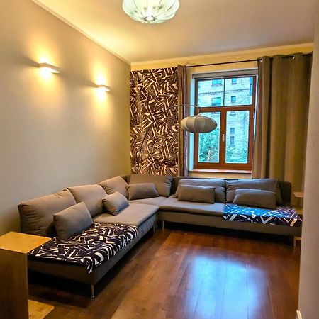 Midcentury Modern, Quiet, 40M Studio With Bath Riga Bagian luar foto