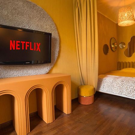 Midcentury Modern, Quiet, 40M Studio With Bath Riga Bagian luar foto